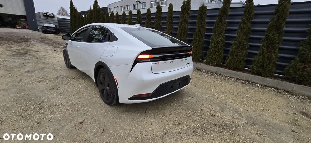 Toyota Prius ver-plug--in-2-0-hybrid-executive - 14