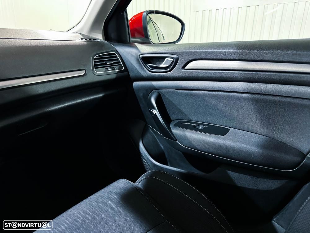 Renault Mégane 1.6 Plug-In Limited - 24
