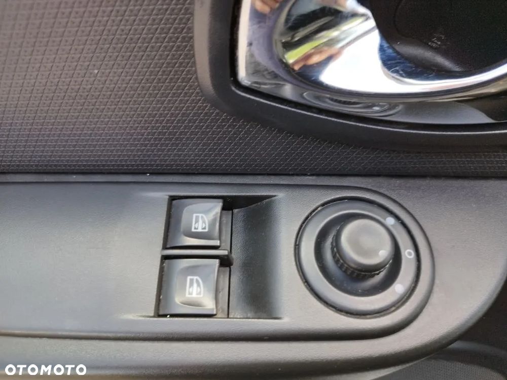 Renault Clio 1.2 16V 75 LIMITED - 23