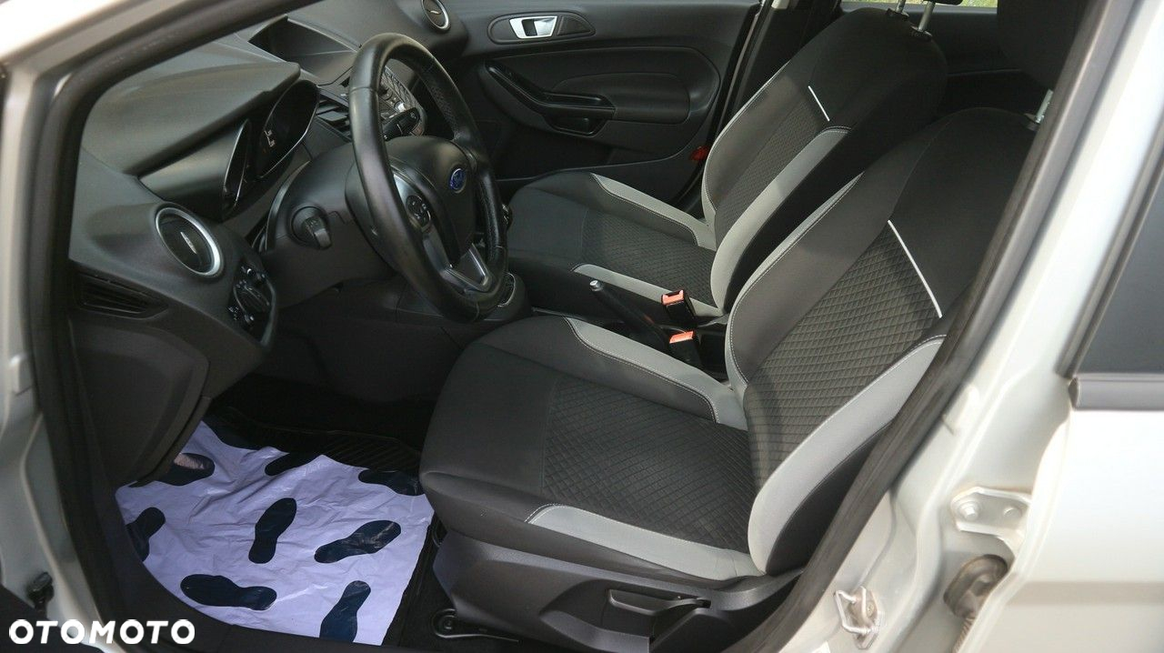 Ford Fiesta 1.25 Celebration - 38