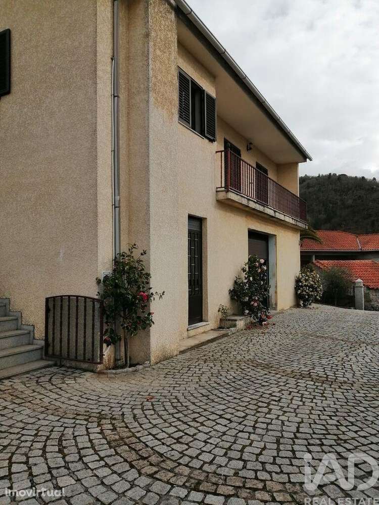 Prédio T4 em Loivos e Póvoa de Agrações de 550,00 m2 - Grande imagem: 3/19