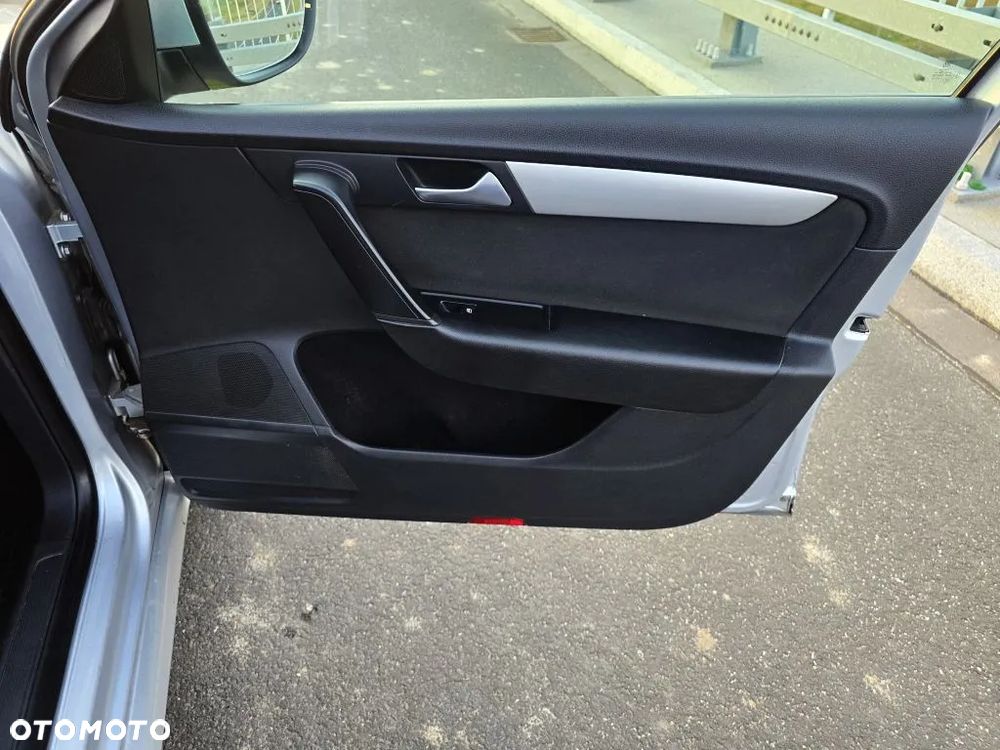 Volkswagen Passat 1.6 TDI Comfortline - 24