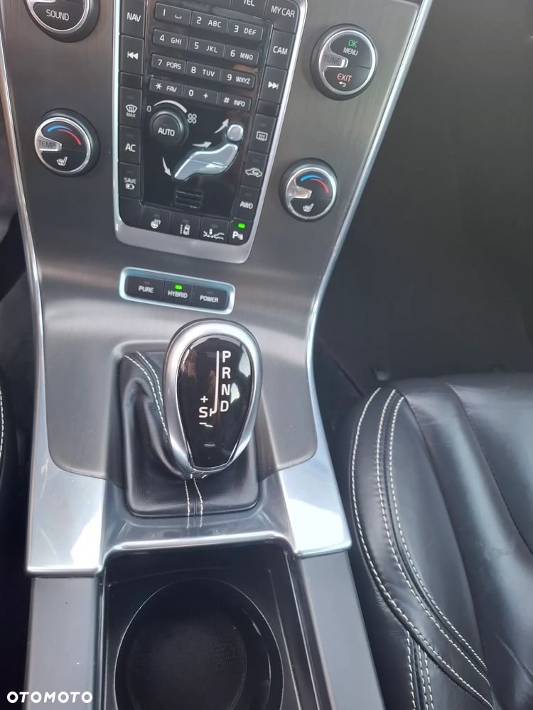 Volvo V60 D6 AWD Plug-in Hybrid Summum - 30
