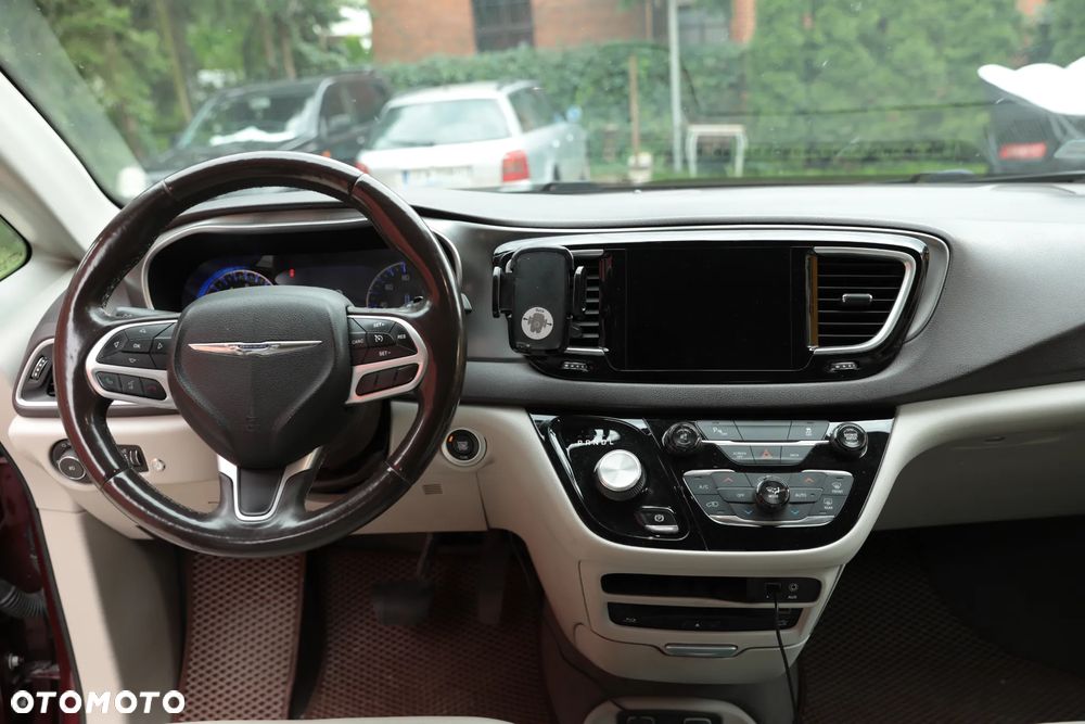 Chrysler Pacifica - 16