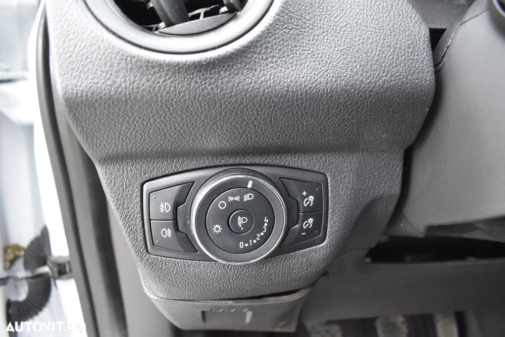 Ford Transit Courier - 24