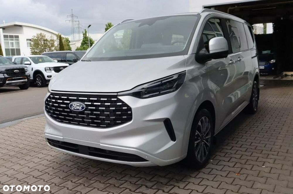 Ford Tourneo Custom - 2