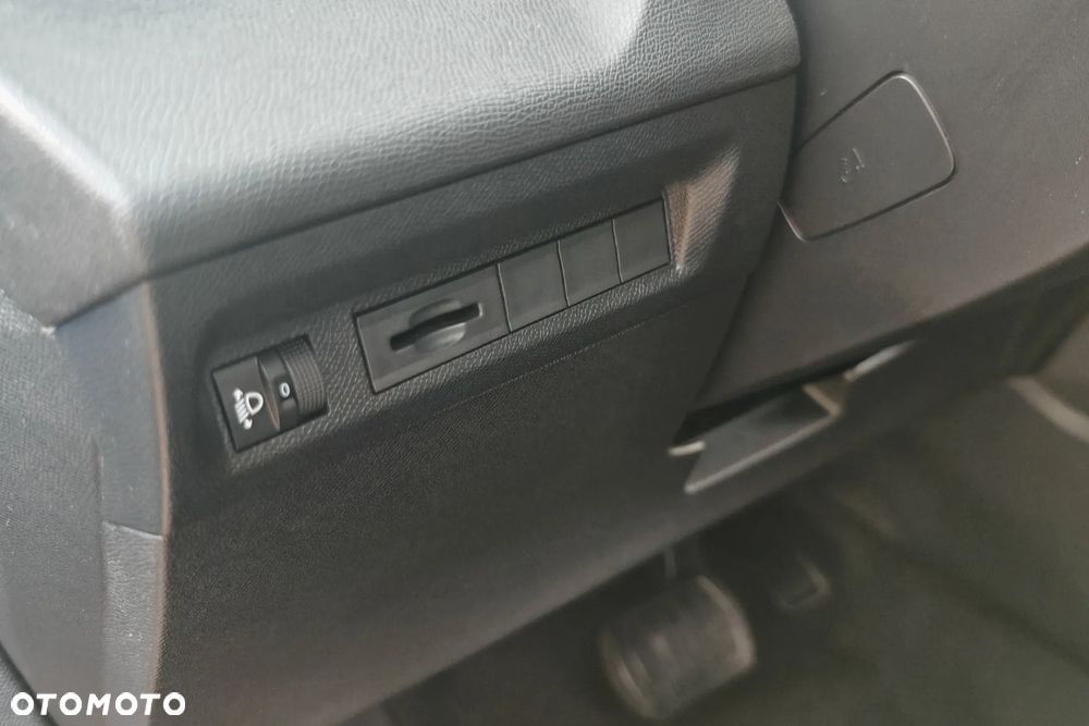 Peugeot 308 1.2 PureTech Allure S&S EAT8 - 17