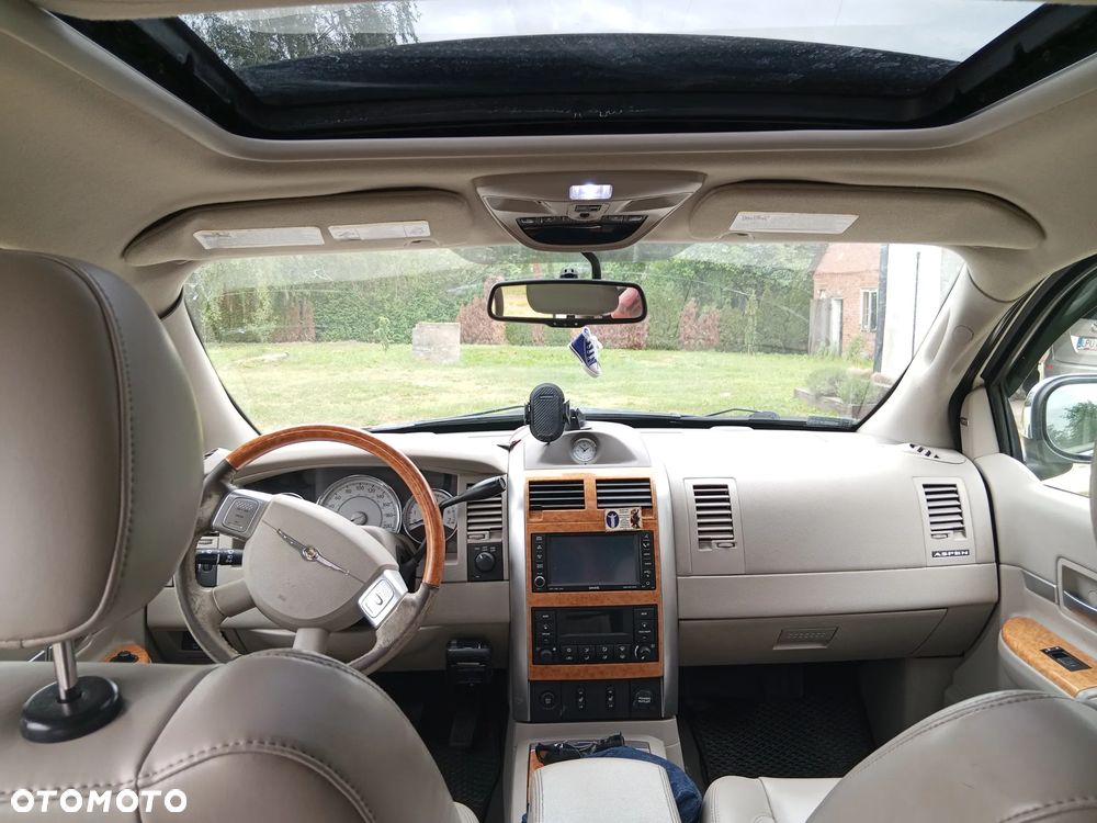 Chrysler Aspen - 6