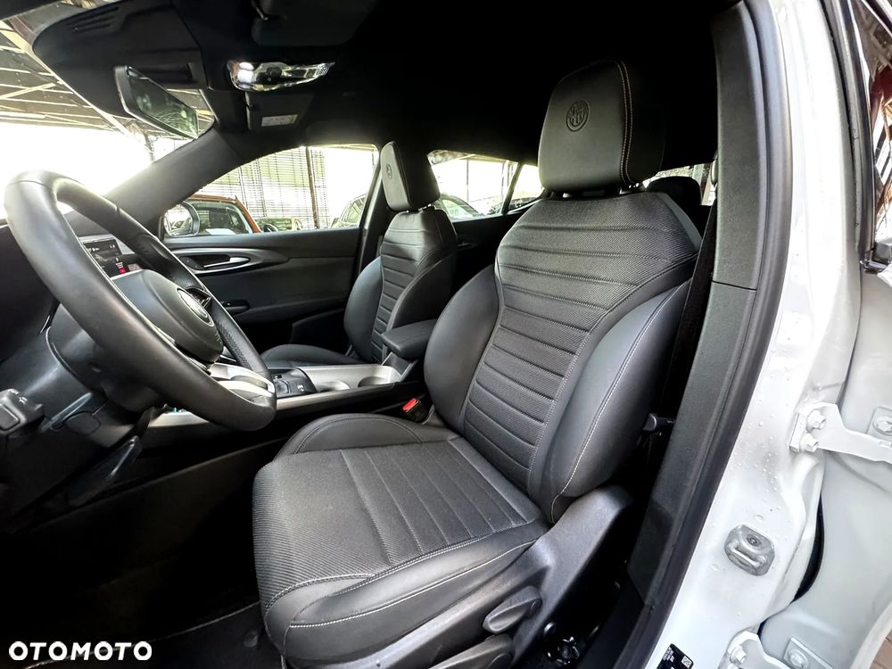 Alfa Romeo Tonale 1.5 T4 GSE mHEV TI DCT - 12