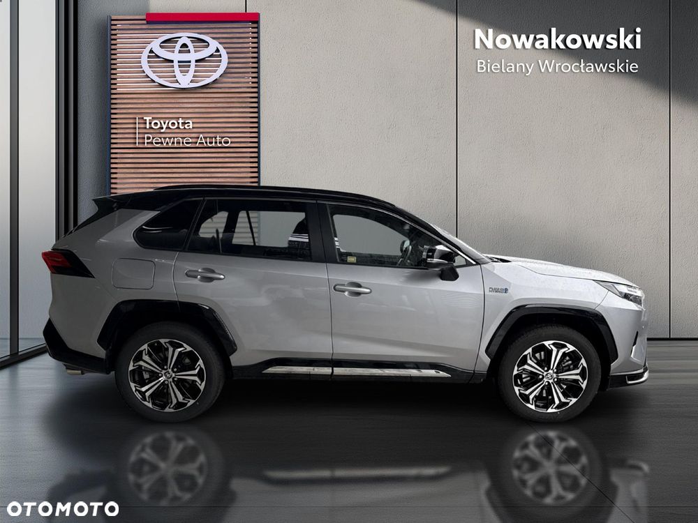 Toyota RAV4 - 6