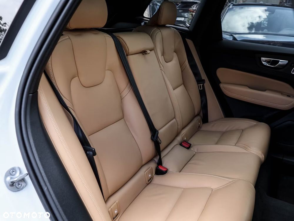 Volvo XC 60 B5 B AWD Ultra Black Edition - 5