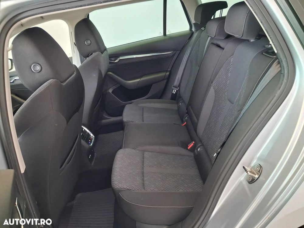 Skoda Octavia Combi Diesel 2.0 TDI DSG Ambition - 33