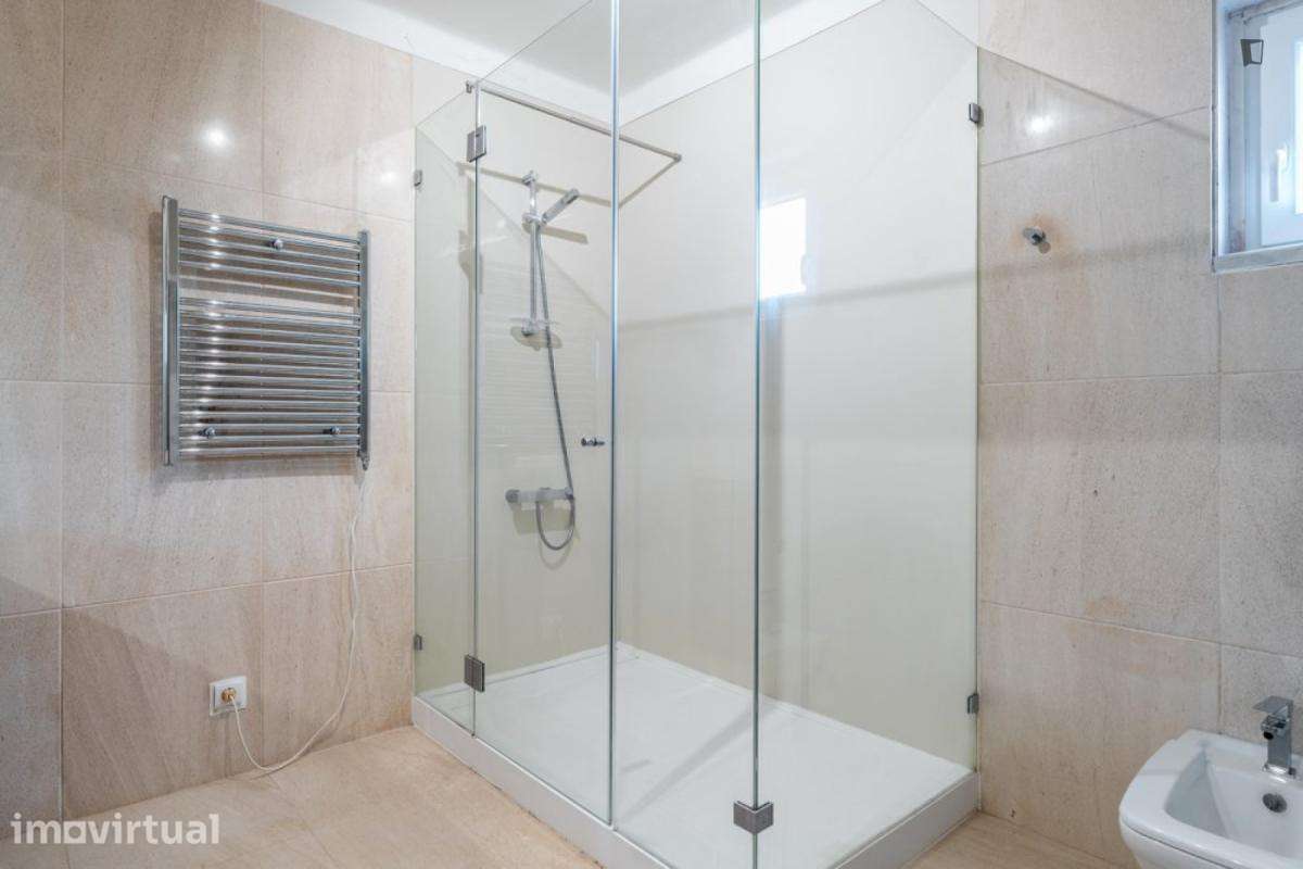 Quarto - localizado em Oeiras Lisbon - Grande imagem: 3/31