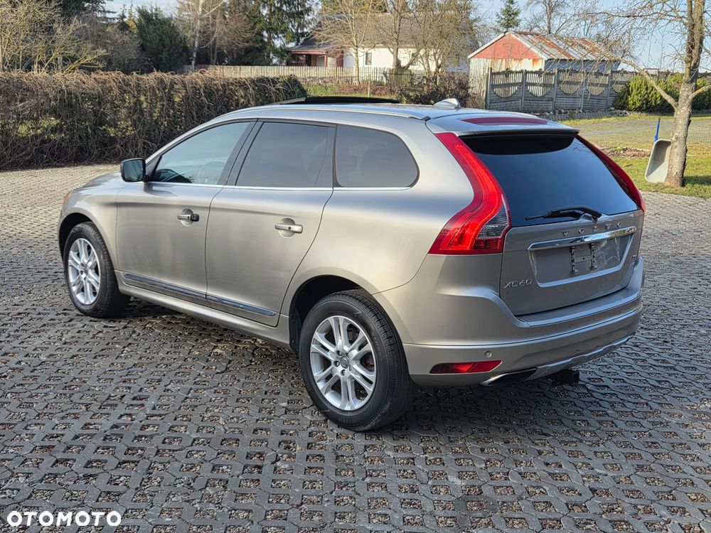 Volvo XC 60 T5 AWD Momentum - 4