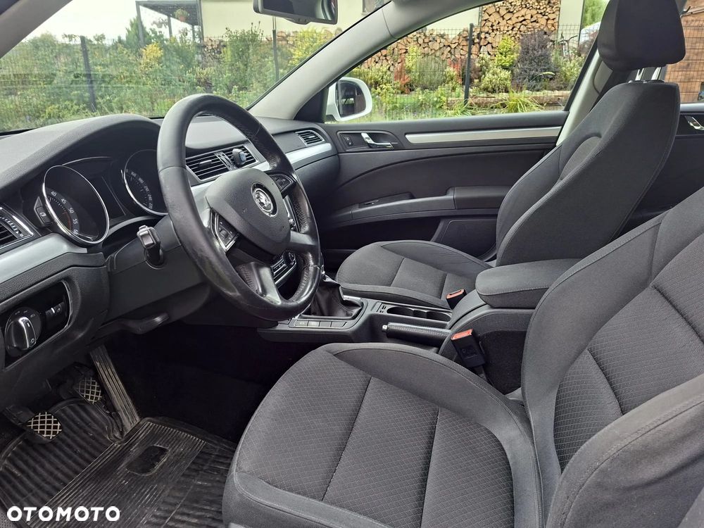 Skoda Superb 2.0 TDI Ambition - 14