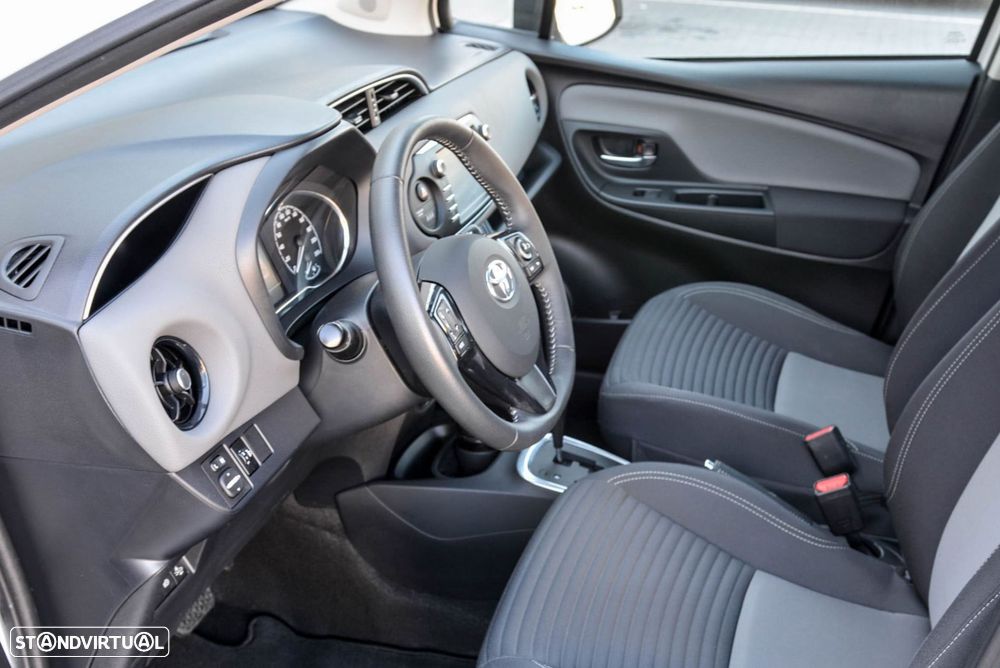Toyota Yaris 1.5 HSD Square Collec.Bronze - 31