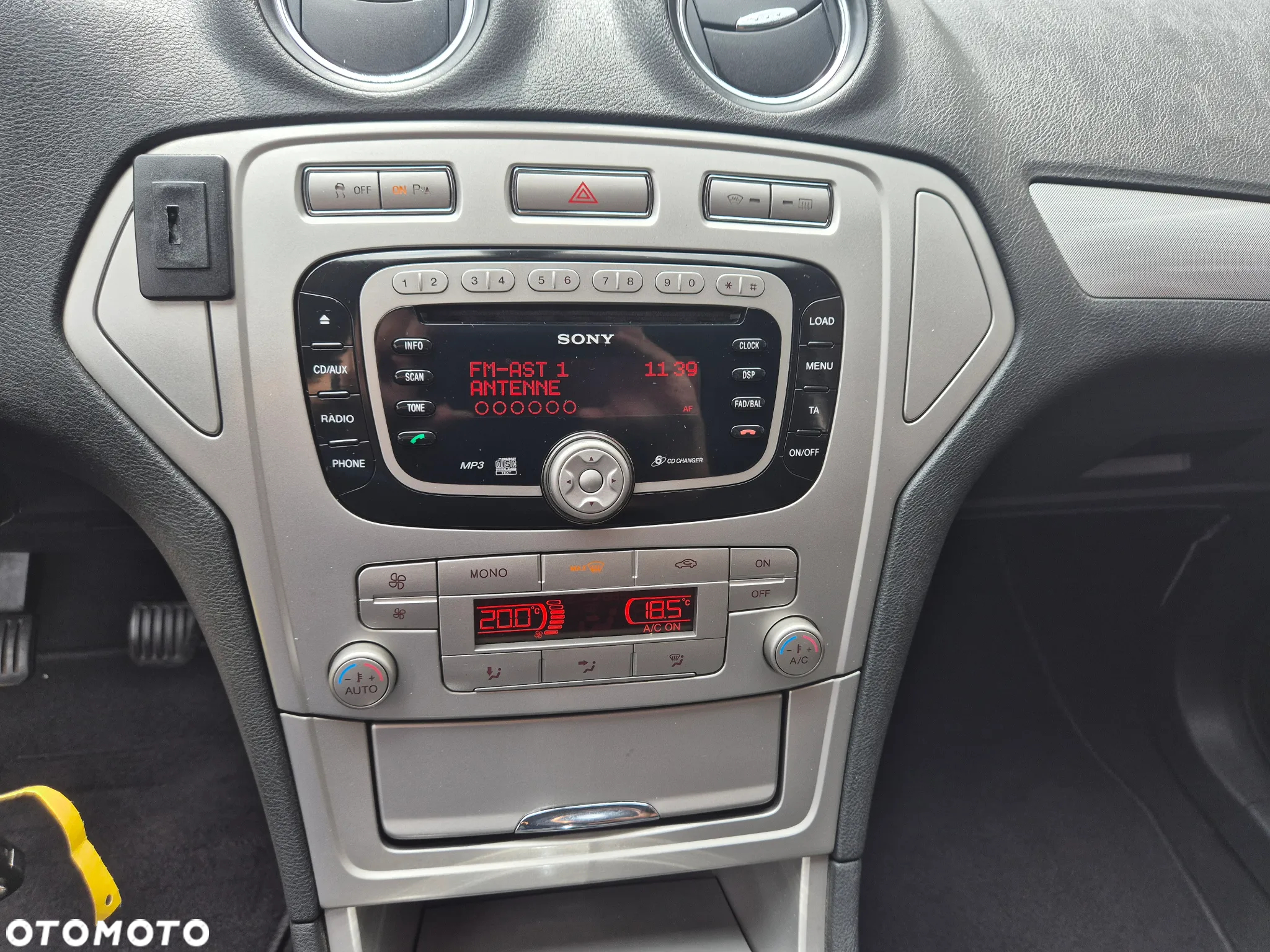 Ford Mondeo 2.0 TDCi Ambiente - 37