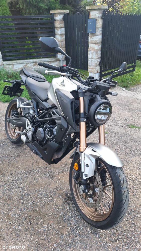 Honda CB - 1