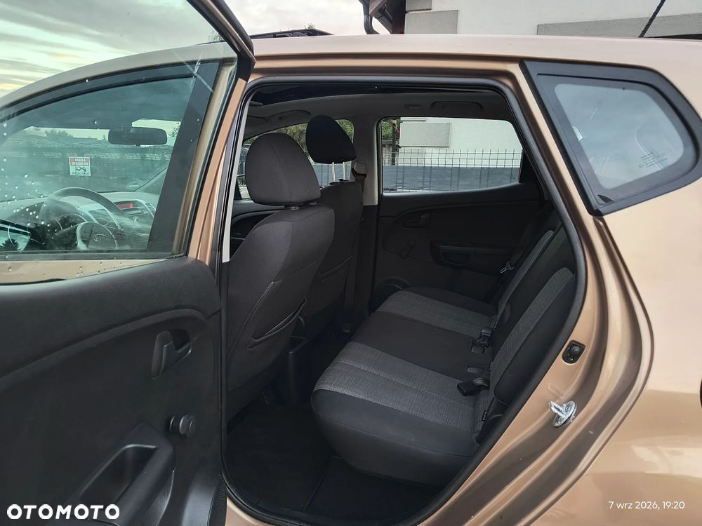 Kia Venga 1.4 CVVT Vision - 19