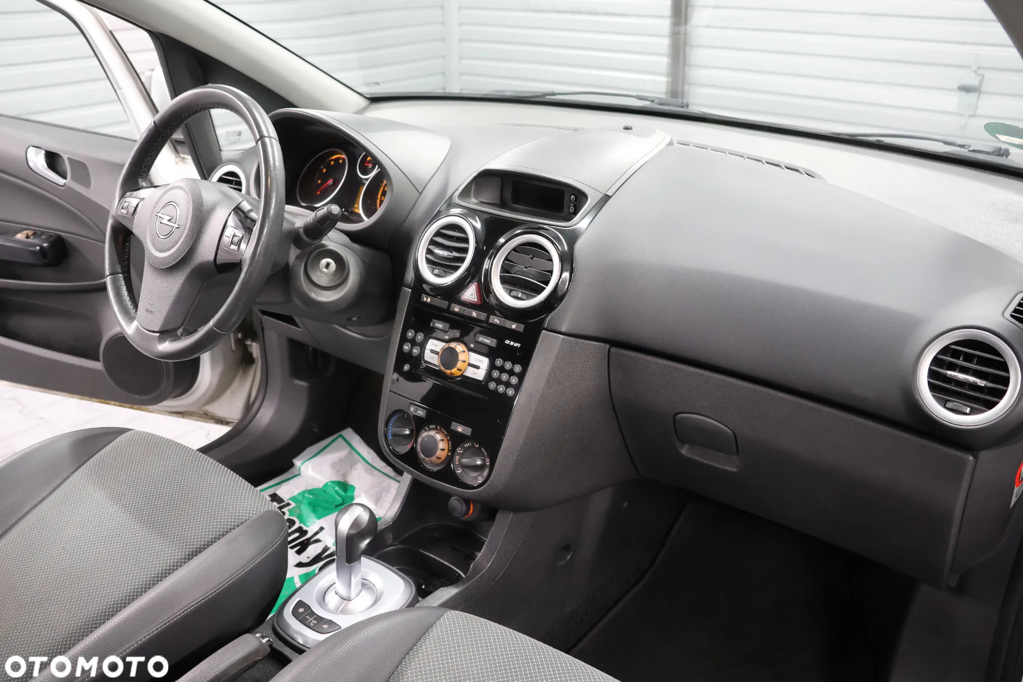 Opel Corsa 1.2 16V Easytronic - 10