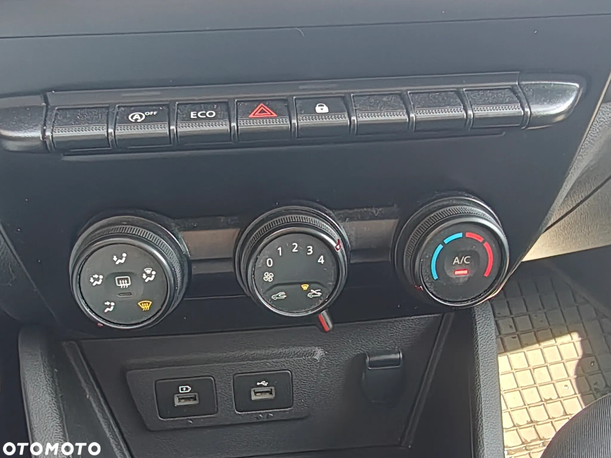 Dacia Duster 1.0 TCe Essential - 18