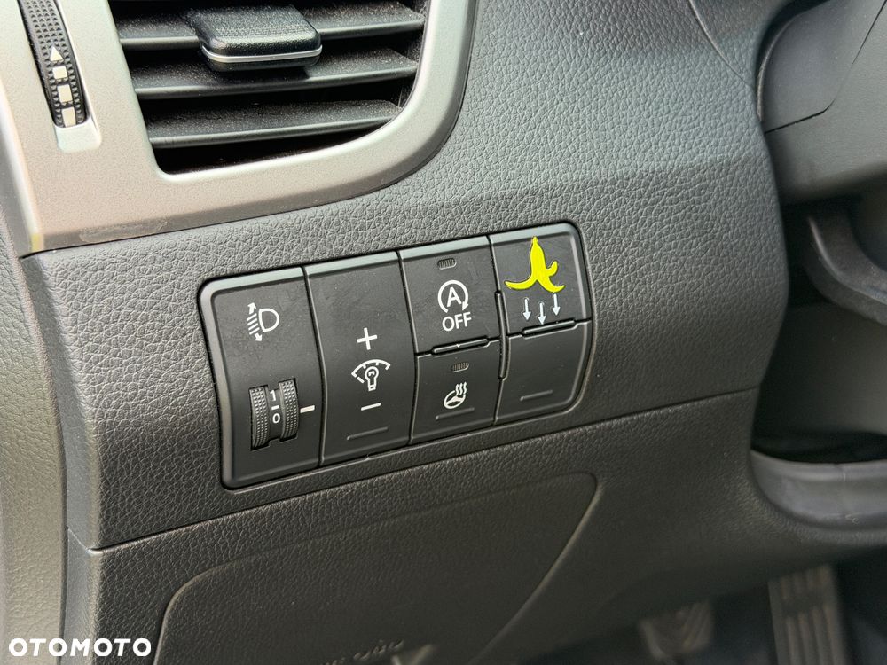 Hyundai i30 blue Kombi 1.4 YES Silver - 31