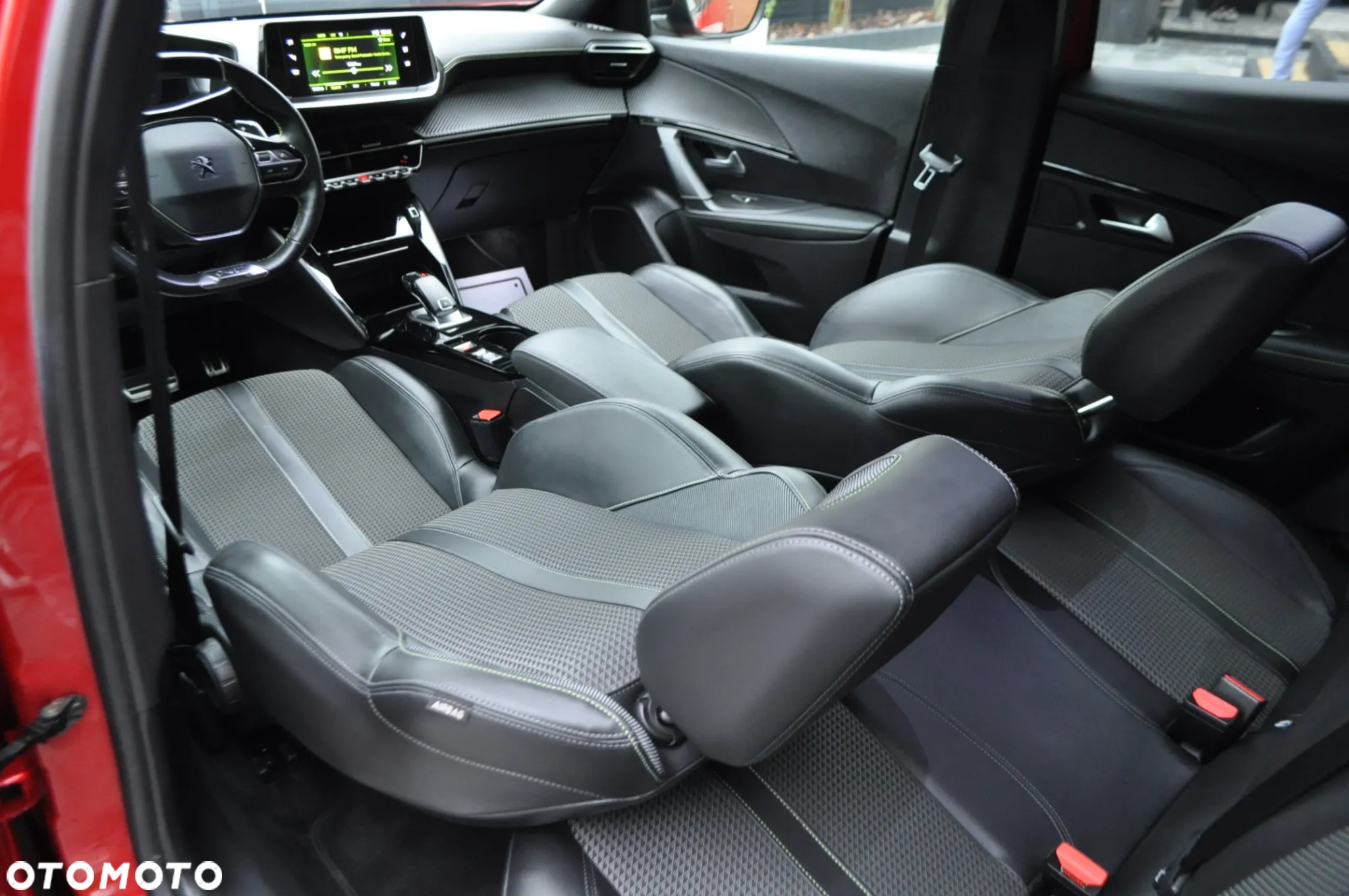 Peugeot 2008 BlueHDi 130 EAT8 GT - 31