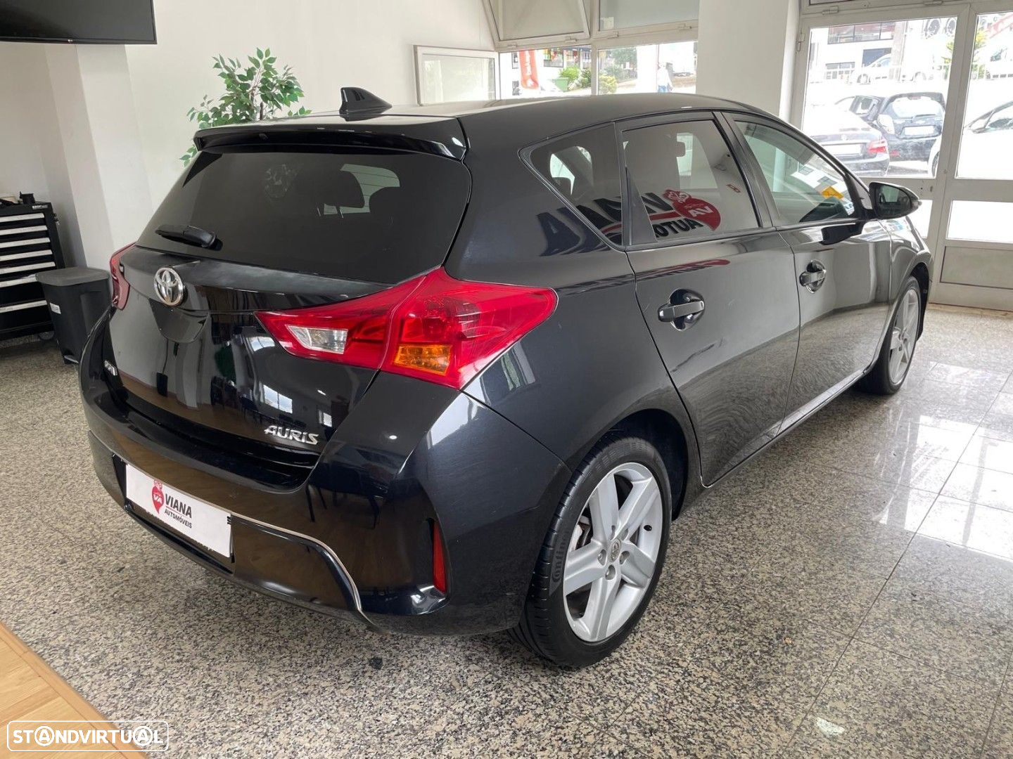 Toyota Auris 1.4 D-4D Exclusive+P.Sport - 4