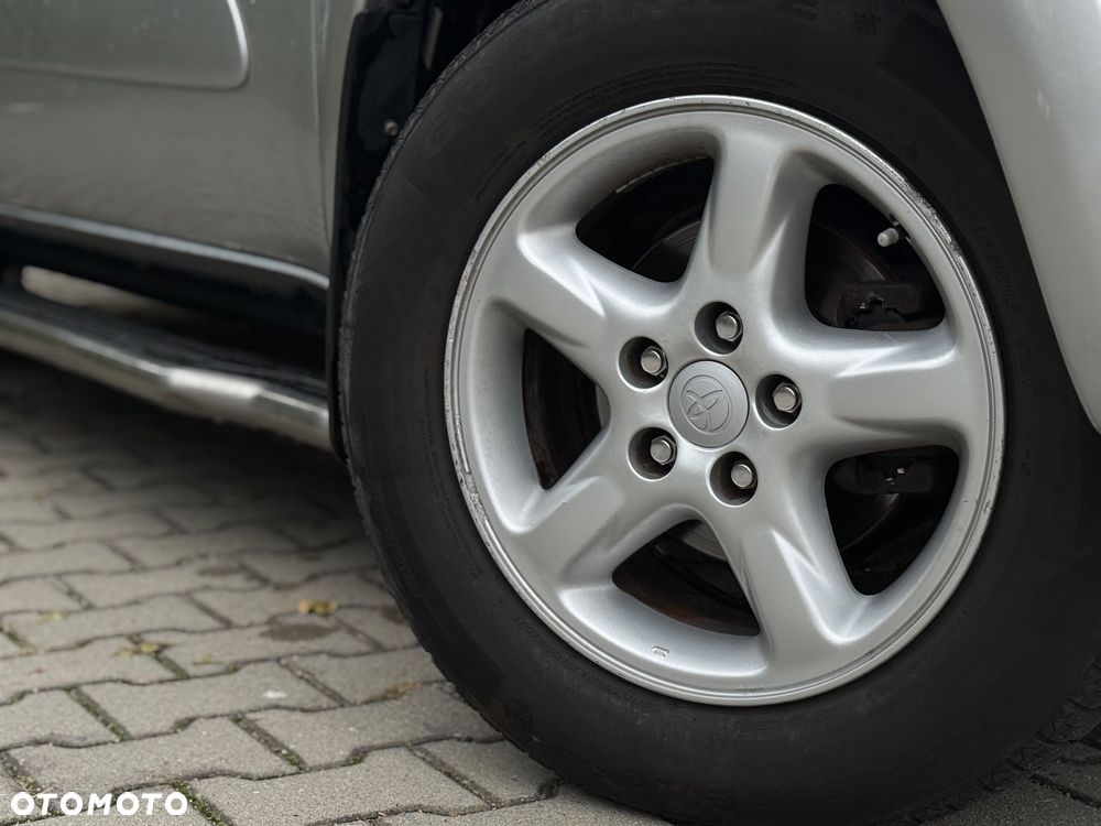 Toyota RAV4 2.0 VVT-i 4x4 - 4