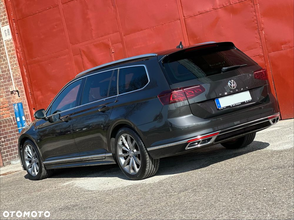 Volkswagen Passat - 4