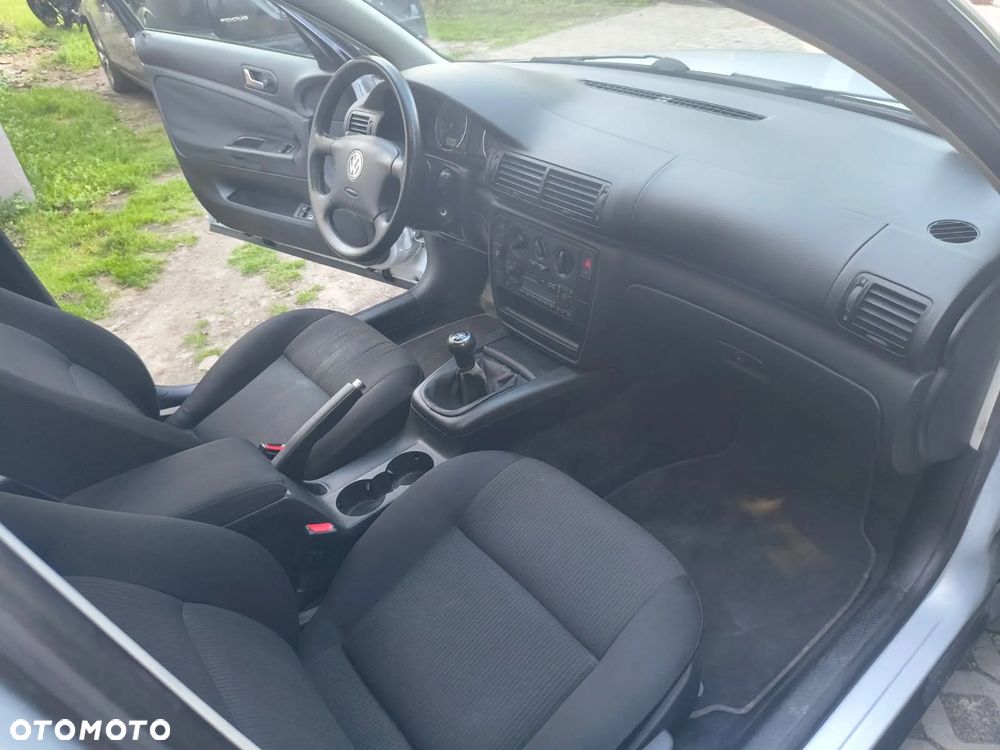 Volkswagen Passat 1.6 Basis - 16