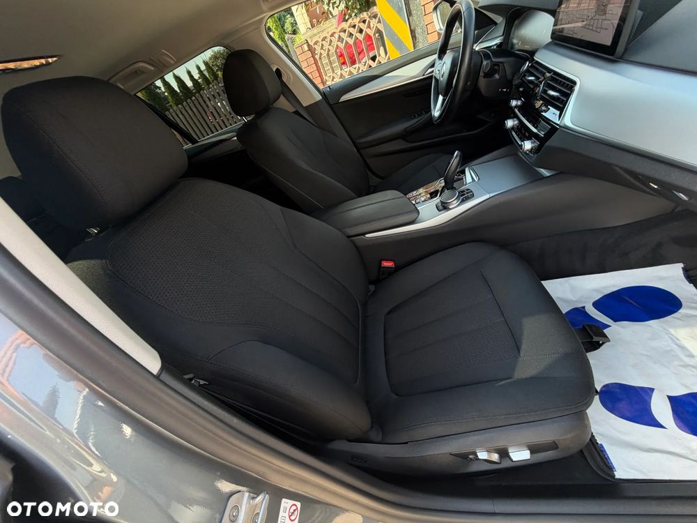 BMW Seria 5 520d mHEV - 12