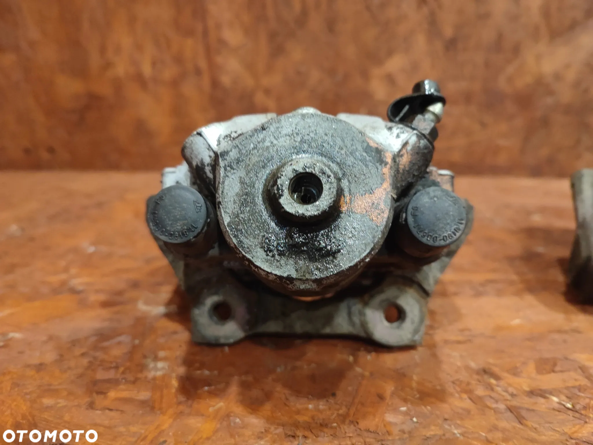 BMW E39 SEDAN ORYGINALNE ZACISKI TYŁ + JARZMA POD TARCZĘ 298MM W BARDZO DOBRYM STANIE O NR. 34 21 1 163 648 /  34 21 1 163 394 /  34 21 1 163 649 OEM SPRAWNE W 100% - 7