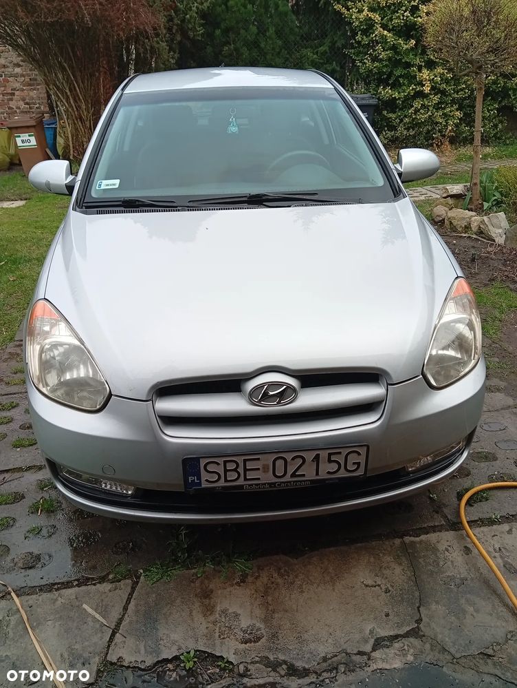 Hyundai Accent - 2