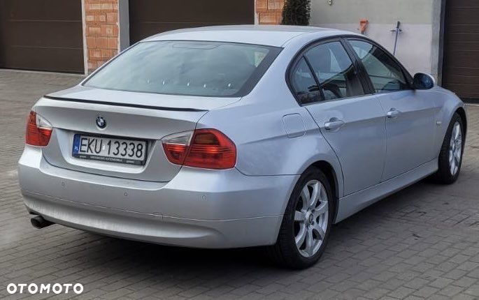 BMW Seria 3 318i - 4