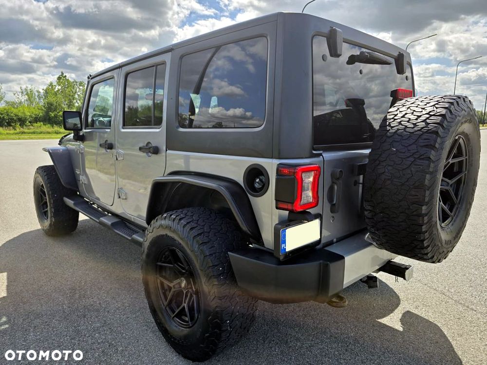 Jeep Wrangler 3.6 Unlim Sahara - 36