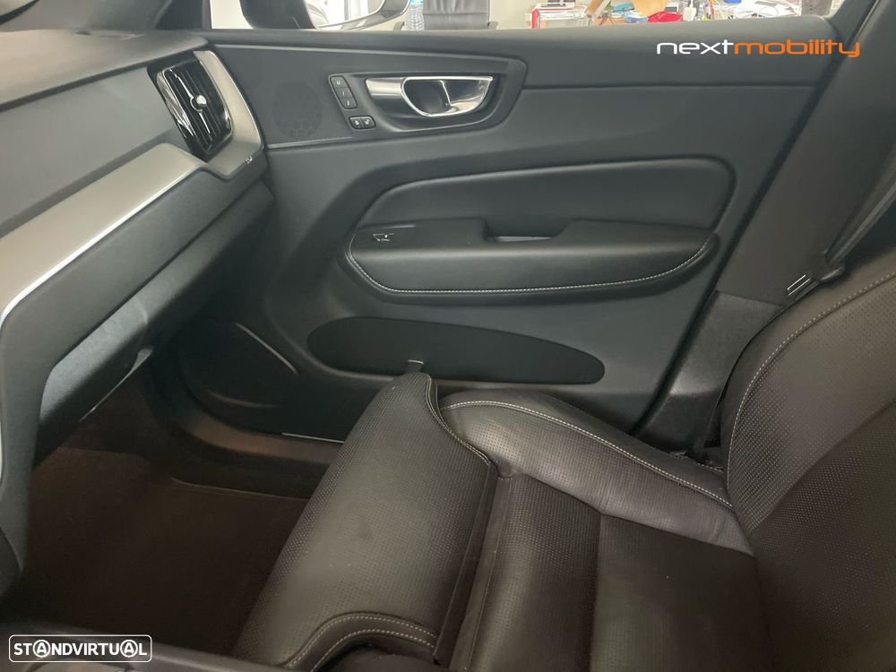 Volvo XC 60 2.0 T6 PHEV R-Design AWD - 13
