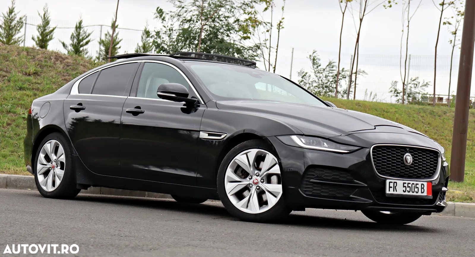 Jaguar XE D200 RWD MHEV R-Dynamic HSE - 3