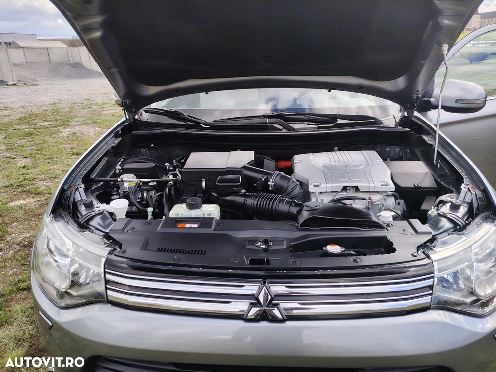 Mitsubishi Outlander 2.0 4WD Plus - 6