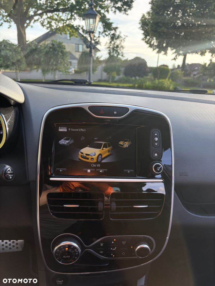 Renault Clio - 24