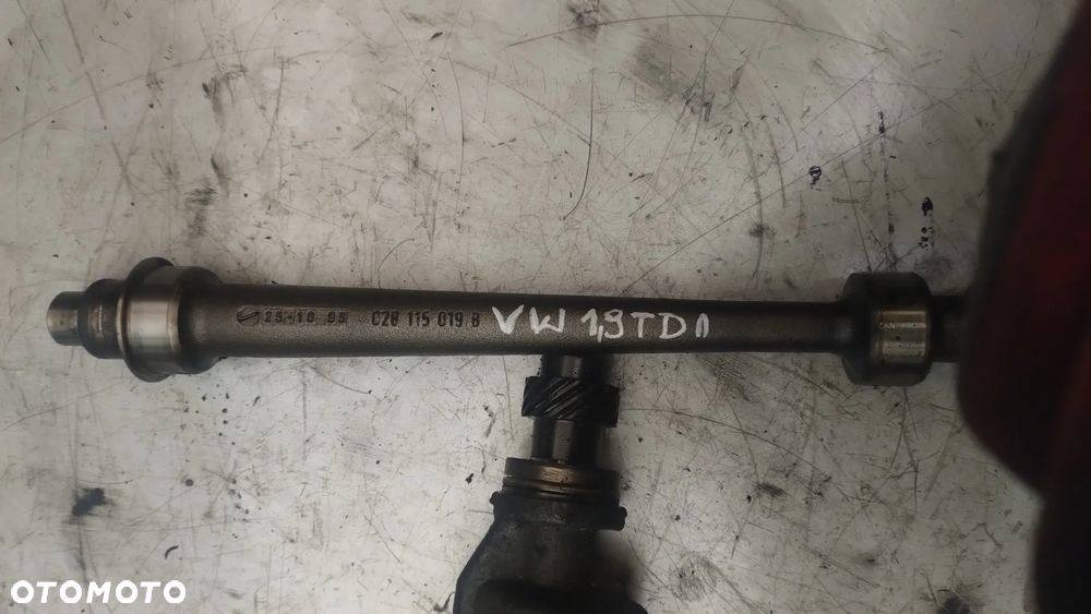VW SEAT SKODA AUDI 1,9 TDI wałek pośredni  028115019B