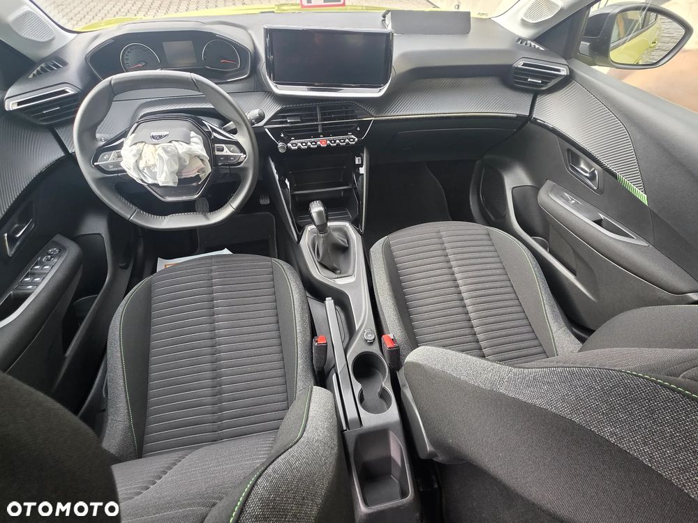 Peugeot 208 - 17