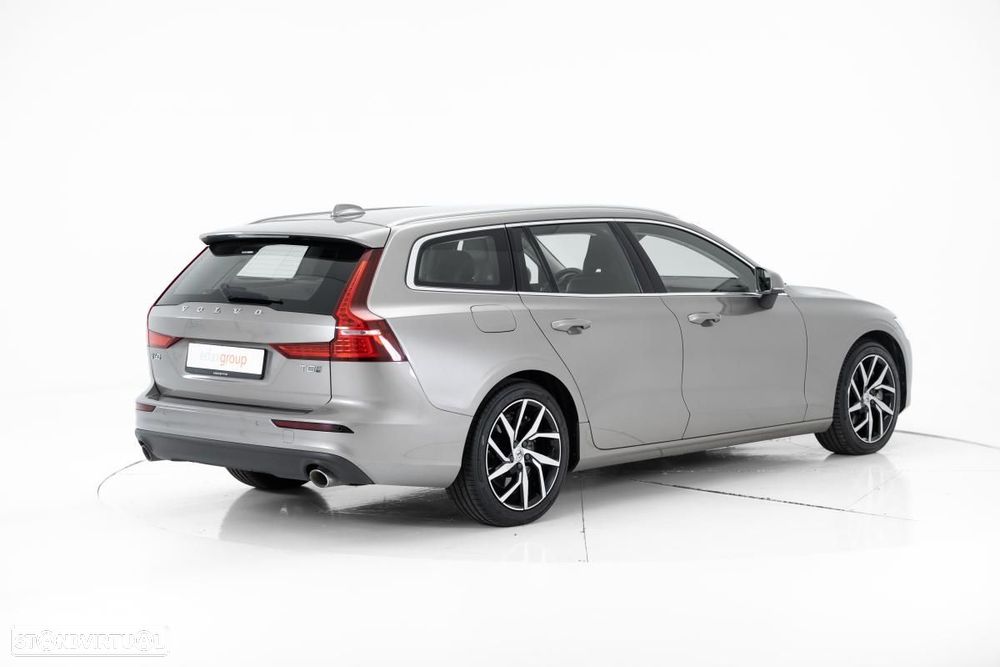 Volvo V60 2.0 T8 AWD TE Momentum Plus - 4