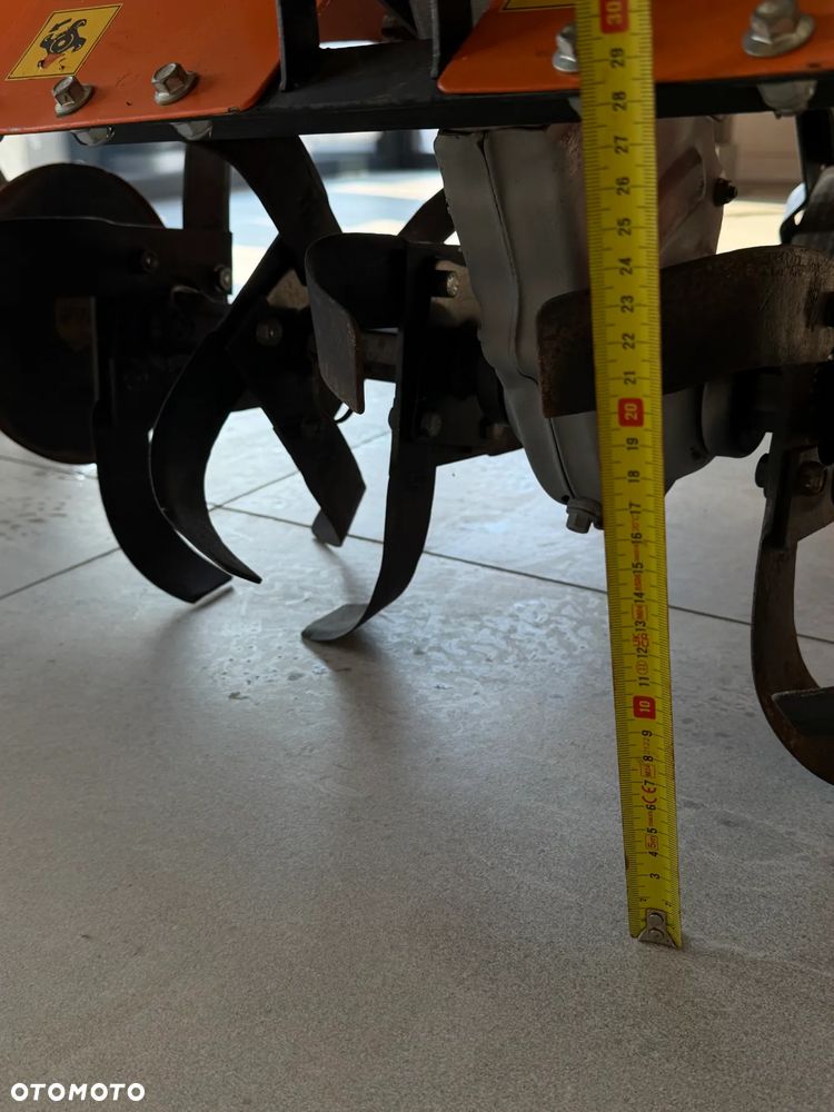 Husqvarna Glebogryzarka Kultywator BENASSI. Włoska Oryginalna Maszyna sprowadzona z Norwegii. Silnik Honda lub BRIGGS VANGUARD. 7km lub 5,5km . Szerokość rob. 80cm. 3 biegi pracy. To nie jest chińczyk!! Prawdziwy kultywator Przemysłowy koszt nowego około 10 tysięcy złotych. Okazja  cena zimowa wyprzedaż!! - 32