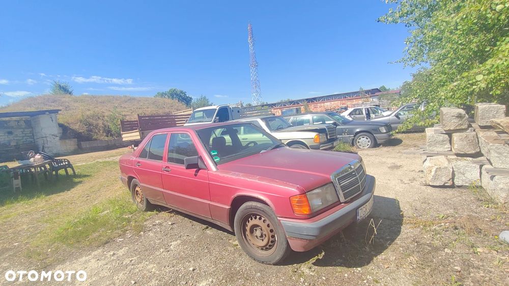 Mercedes-Benz W201 (190) - 12