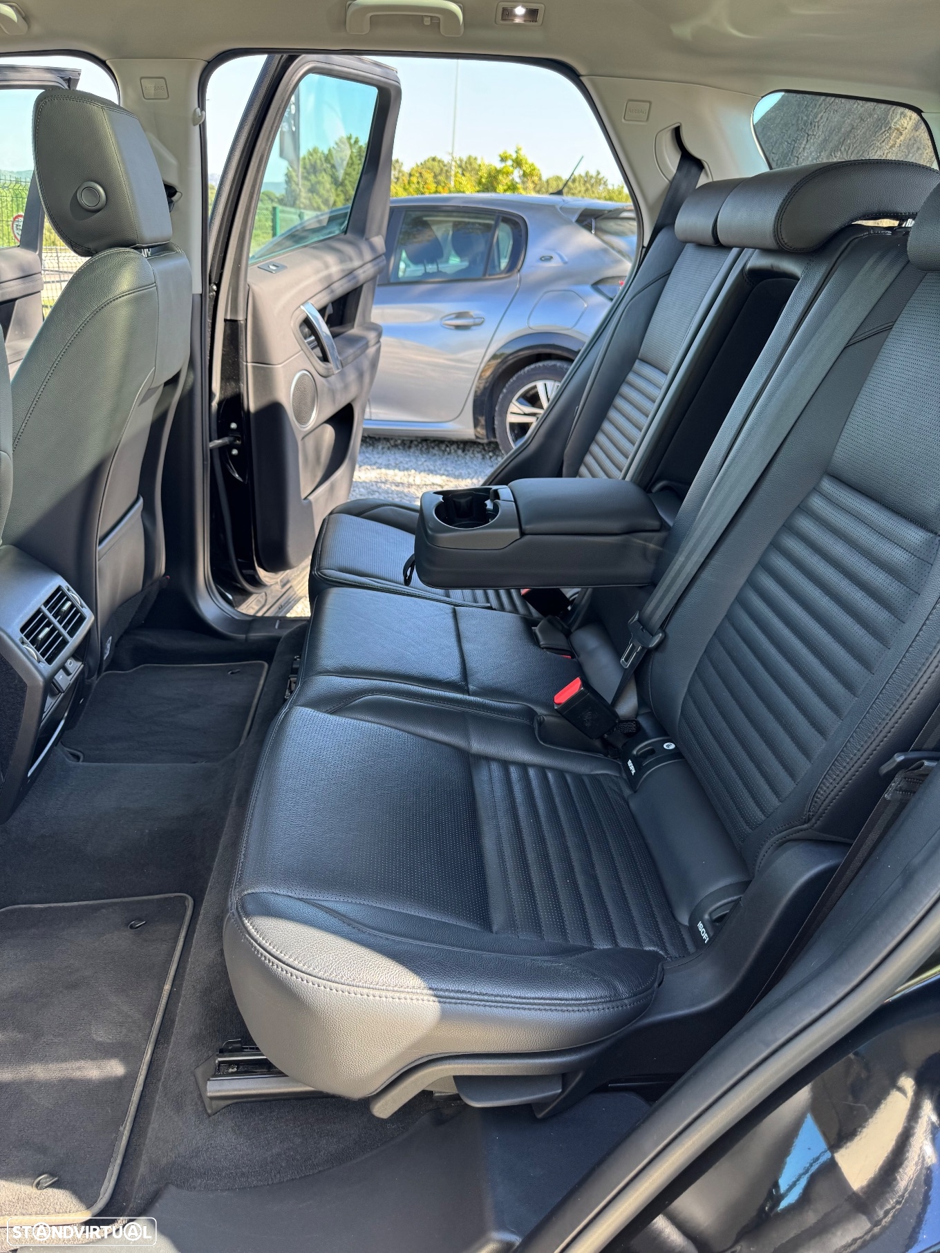 Land Rover Discovery Sport 1.5 I3 P300e AWD R-Dynamic HSE - 27