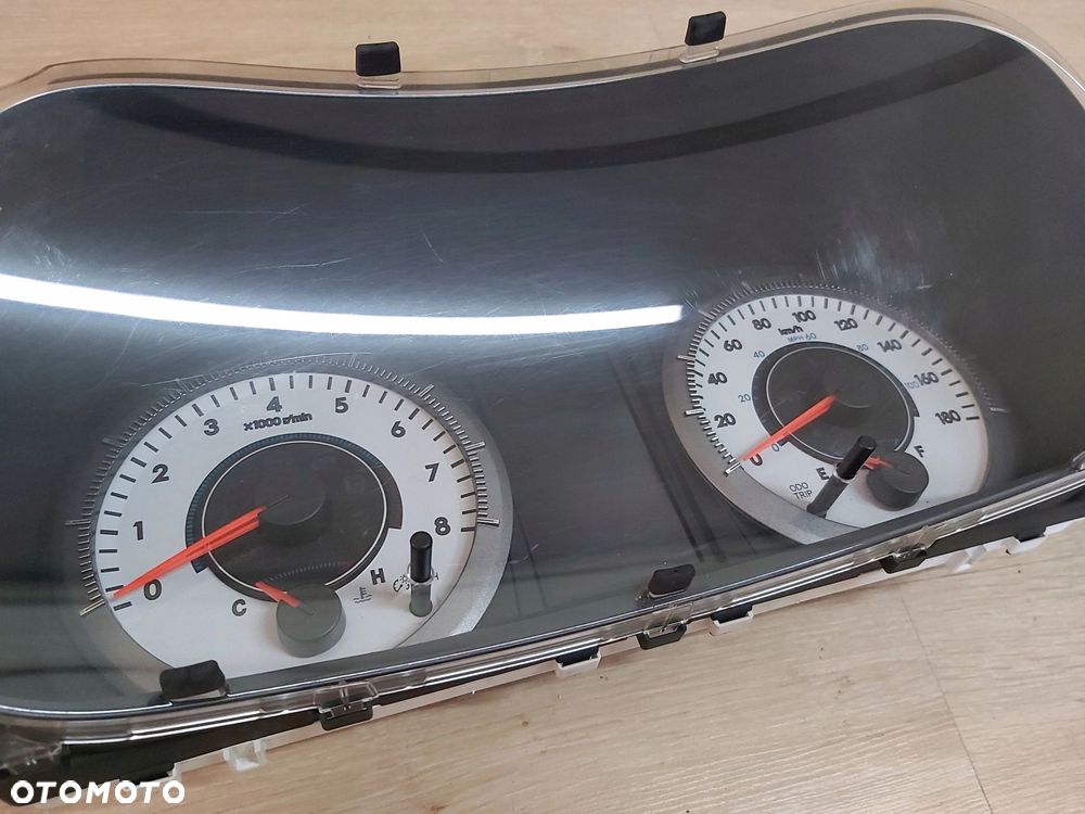 TOYOTA Sienna Sport 2011- licznik kilometry 83800-08580 - 3