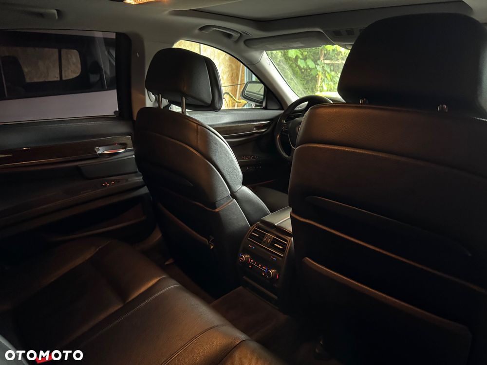 BMW Seria 7 740i - 5