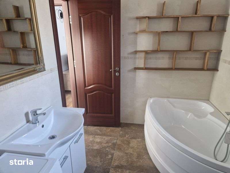 3 camere de inchiriat la casa — fotografia 3