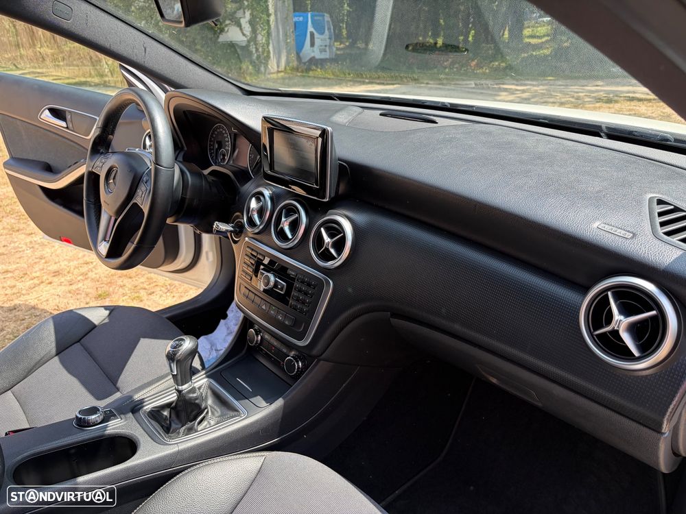 Mercedes-Benz A 180 CDI AMG Line - 25